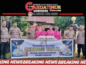 Peduli Sesama di Bulan Penuh Berkah, Polsek Marbo Berbagi Takjil Untuk Masyarakat 