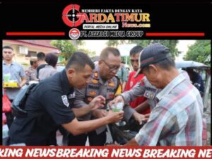 Kapolres Gowa Bersama Bhayangkari Bagikan Takjil dan Sembako di Bulan Suci Ramadan