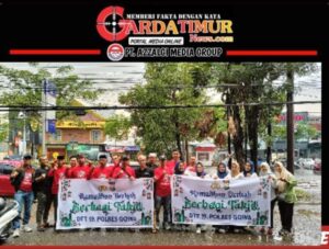 Alumni Polri Dikmaba angkatan 19 tahun 2000/Dikmaba Two Thousand (DTT) Polres Gowa Bagi Takjil Kepada Masyarakat.