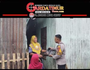 Sambil Sambang Ke Warga Binaannya, Bhabinkamtibmas di Gowa Juga Bagikan Paket Sembako 