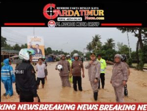 PEDULI KORBAN BANJIR DI LUWU, POLRI DISTRIBUSI BANTUAN  LOGISTIK  DAN BUAT DAPUR UMUM