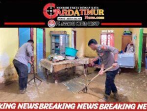 ”Polisi Bantu Bersihkan Rumah Warga Terdampak Banjir Di Luwu, Tak Ketinggalan, Bhayangkari juga Bagi Bantuan”