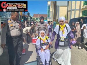 302 Personil Gabungan Amankan Pemberangkatan Calon Jamaah Haji Kloter 19 Kabupaten Takalar. 