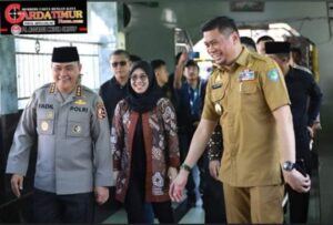 Kapolres Gowa Dampingi Kabaharkam Polri Ziarah ke Makam Pahlawan Nasional di Kabupaten Gowa. 