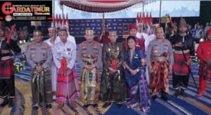 ‎Kapolri Diberi Gelar Adat-Pusaka oleh Dewan Adat dan Kerajaan di Sulawesi Selatan. 