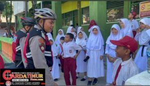 Sambangi Sekolah, Tim Patroli Gowes Presisi Polres Gowa Sampaikan Ini Dihadapan Siswa-Siswi SD. 