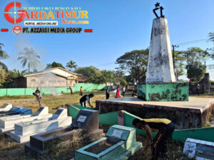 Jelang HUT RI Ke-79, Personel Polsek Bontonompo dan Koramil Gelar Kerja Bakti di TMB. 