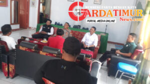Kapolsek Tombolopao Sambangi Kantor Desa Dalam Rangka Cooling System Pilkada 2024