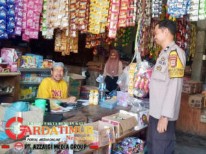 Bhabinkamtibmas Galesong Kota Sambangi Toko Kelontong Sampaikan Pesan Kamtibmas. 