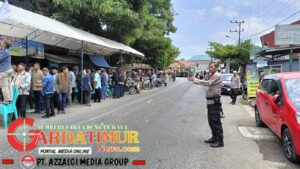 Wujud Pelayanan Kepada Masyarakat, Personil Polsek Somba Opu Lakukan Pengaturan Lalu Lintas Di Jalan.