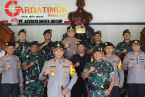Kapolres Gowa Dampingi Kapolda Sulsel Silaturahmi ke Pangdiv 3 Kostrad Pakatto. 