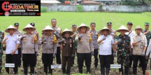 Kapolres Gowa Ikuti Penanaman Serentak Program Ketahanan Pangan Secara Daring.