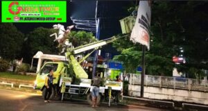 Targetkan Bersih Selama 3 Hari, Bawaslu Gowa Beserta Jajaran Panwaslu Awasi Penurunan APK di Masa Tenang.
