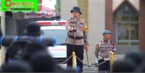Kapolres Gowa Pimpin Apel Pergeseran Pasukan Pengamanan Tahap Pungut Suara di TPS.