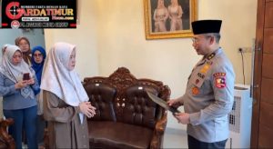 Kapolri Berikan Penghargaan Rekpro Bintara ke Daffa, Sepupu Almarhum Briptu Ghalib.