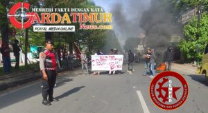 Aksi Bakar Ban Warnai Protes Mahasiswa, GEMPUR Soroti Mandeknya Kasus Kades Pallangga
