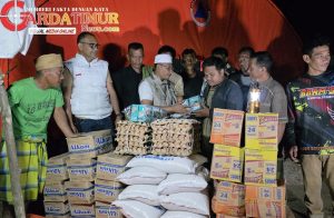Haji Uma Antar Bantuan ke Desa Terisolir Aceh Tamiang, Warga Menangis Lihat Rumah Hancur Hampir 100 Persen