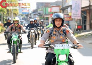 Kapolres Aceh Tengah dan BKO Brimob Salurkan Logistik serta Sling ke Desa Terisolir di Linge