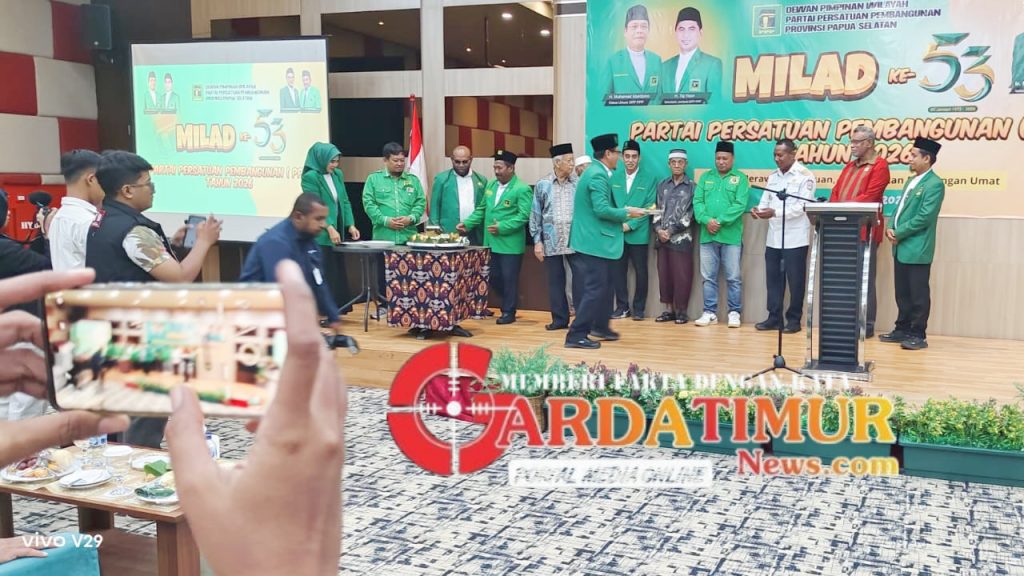 Ketua Panti Asuhan Samsidar Jalling, Ustaz Nasrul S.Pd Terima Santunan Simbolis pada Milad PPP Papua Selatan