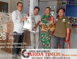 271 Warga Desa Bonto Kassi Terima Bantuan Beras dan Minyak Goreng. 
